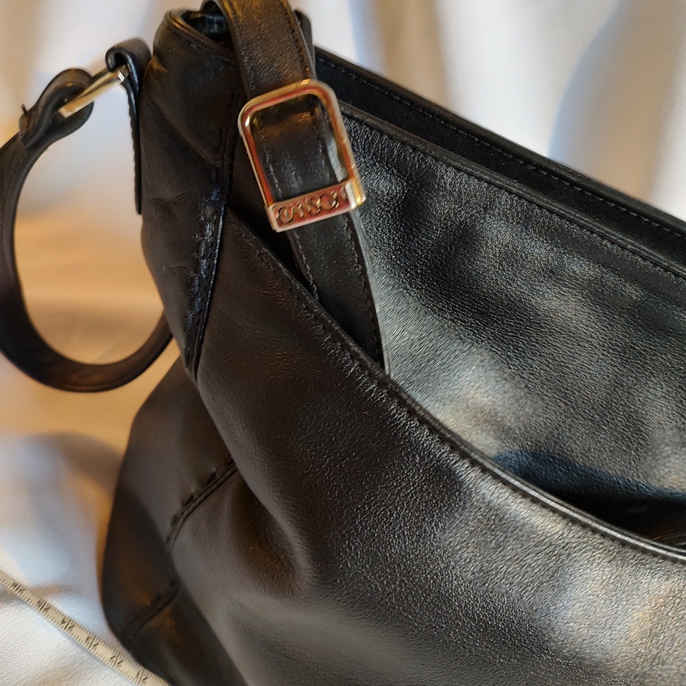 Elegant Black Leather Shoulder Bag - Picture 11 of 12
